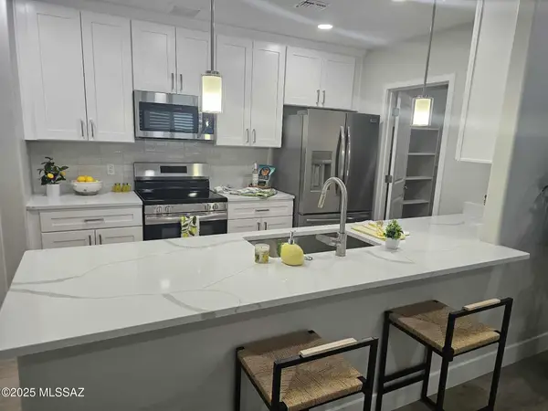 2020 E River, Tucson, AZ 85718