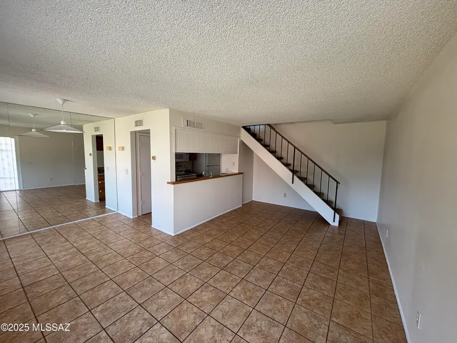 6648 E Calle La Paz #UNIT B, Tucson, AZ 85715 - Image #3