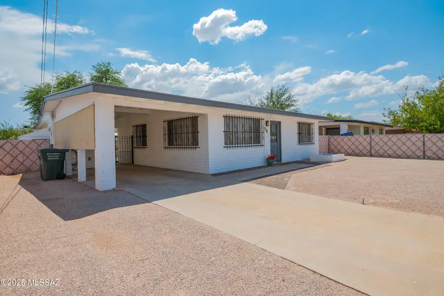 220 E Blacklidge Drive, Tucson, AZ 85705 - Image #2