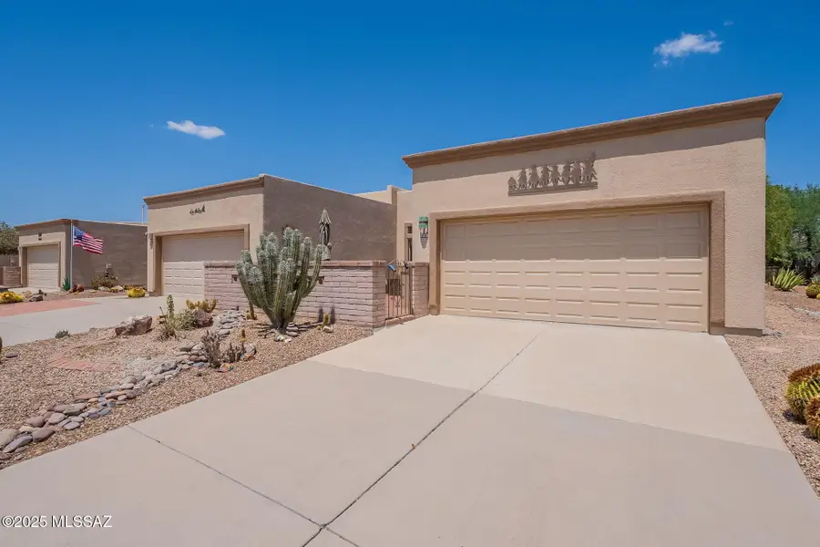 580 W Crenshaw Lane, Green Valley, AZ 85614 - Image #2