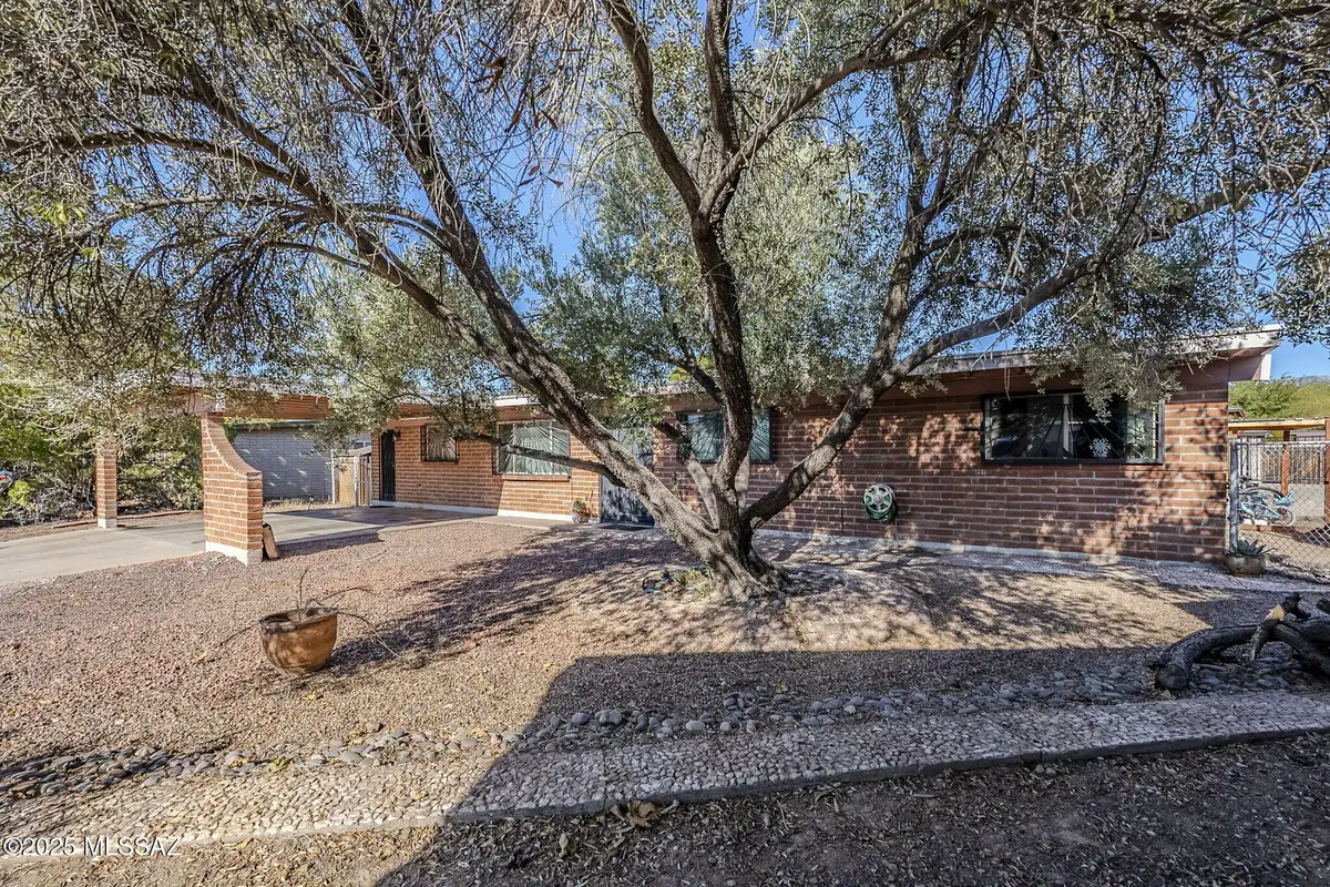 7811 E Clarence Place, Tucson, AZ 85715 - Image #1
