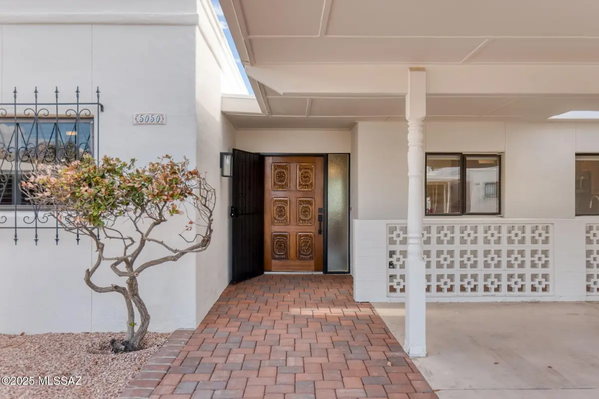 5050 N Crestridge Drive, Tucson, AZ 85718 - Image #1