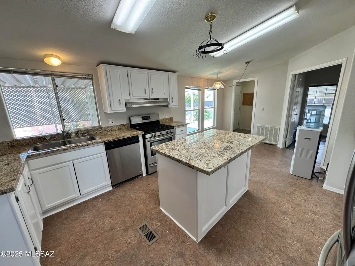 7654 W Edgestone Street, Tucson, AZ 85735 - Image #1