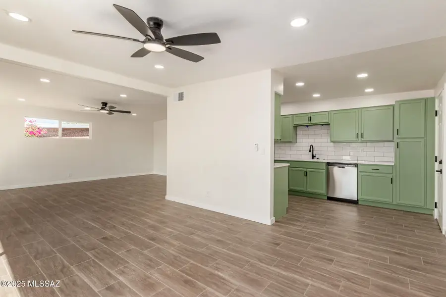 7081 E Calle Betelgeux, Tucson, AZ 85710 - Image #2