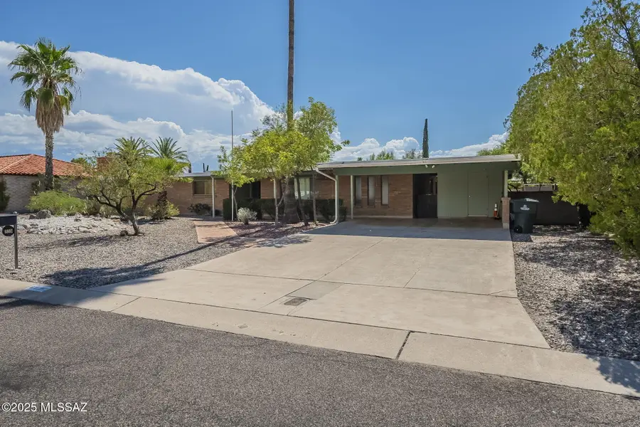 6802 E Rosewood Circle, Tucson, AZ 85710 - Image #2