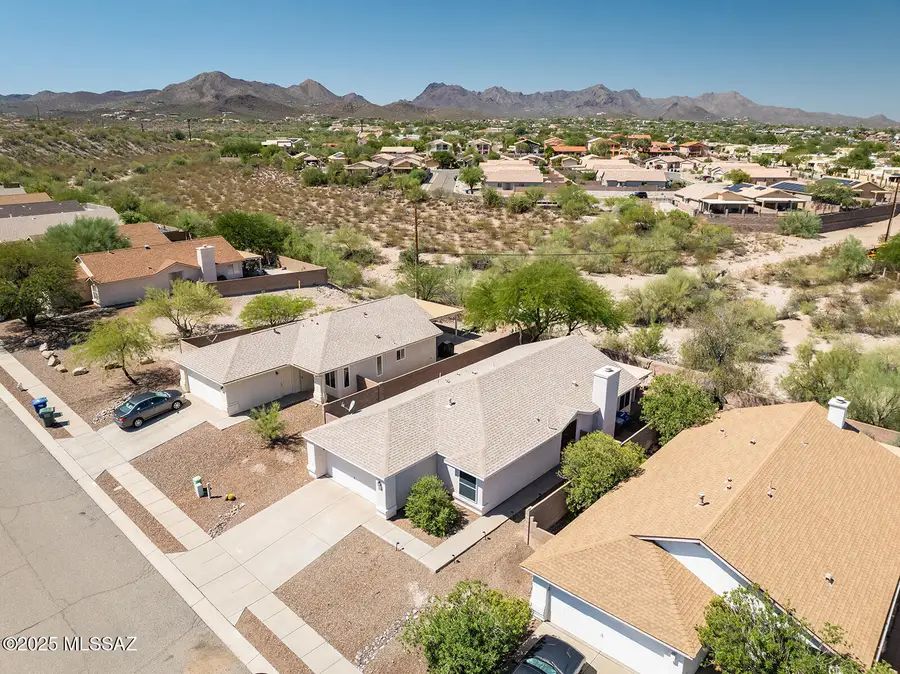 1333 N Thunder Ridge Drive, Tucson, AZ 85745 - Image #2