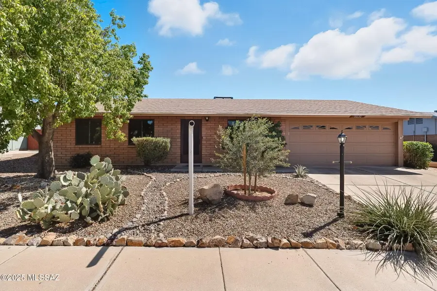 6630 N Morning Glory Drive, Tucson, AZ 85741 - Image #2