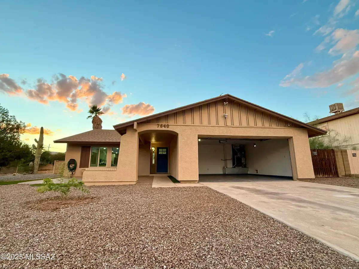 7640 S Camino Escarpado, Tucson, AZ 85746 - Image #1