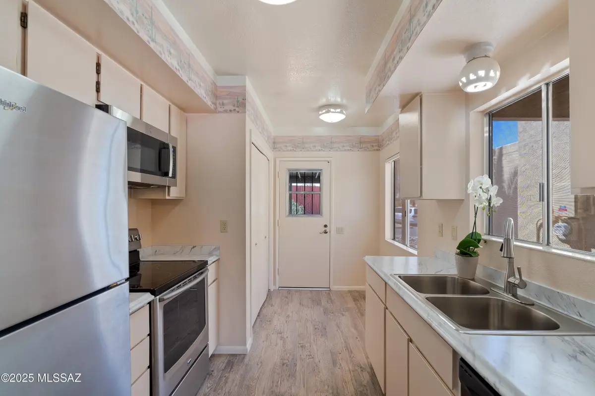 6 W Calle Del Chancero, Green Valley, AZ 85614 - Image #1