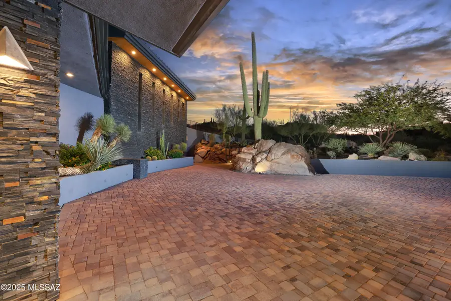 1370 W Tortolita Mountain Circle, Oro Valley, AZ 85755 - Image #2