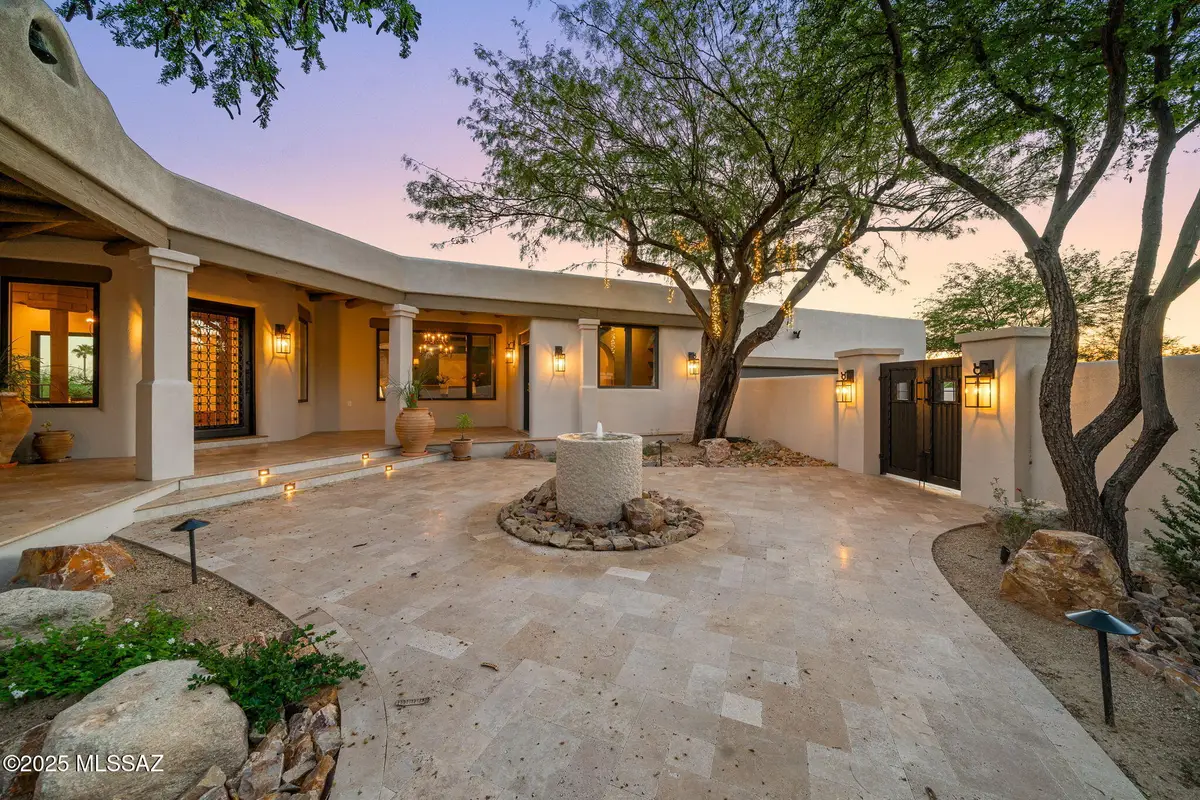 7370 N Catalina Ridge Drive, Tucson, AZ 85718 - Image #1