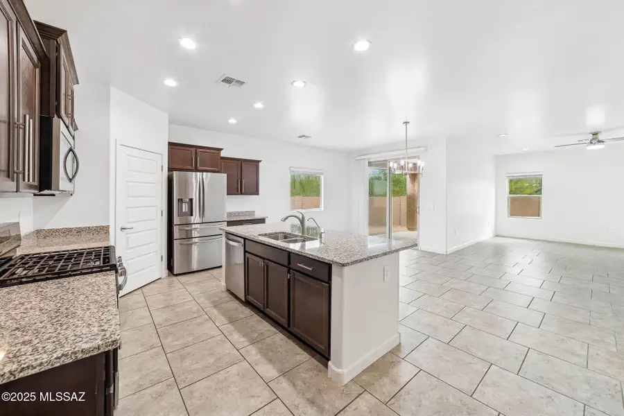 1121 W Meadow Groves Place, Sahuarita, AZ 85629 - Image #3