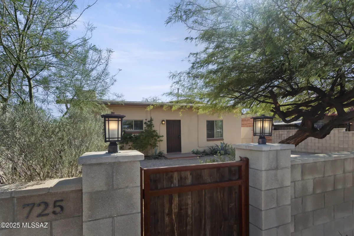 725 W Paris Promenade, Tucson, AZ 85705 - Image #1