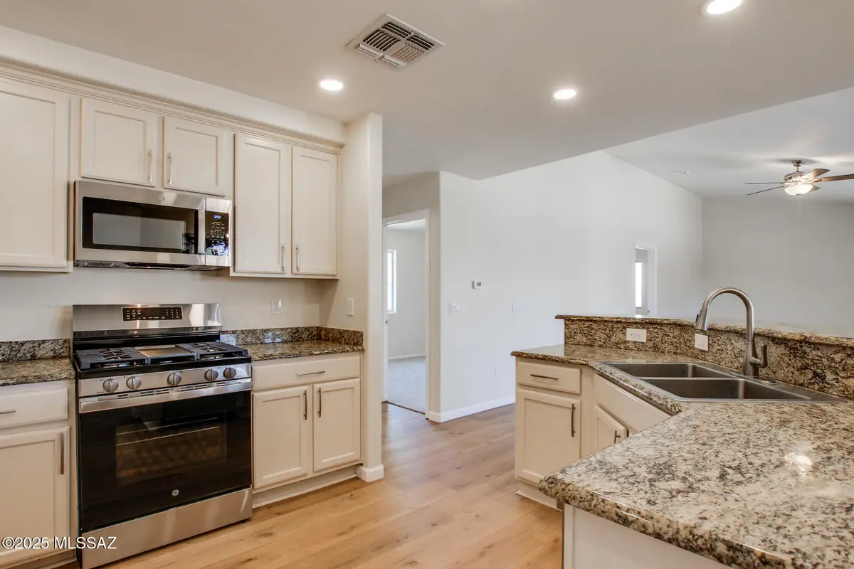 1091 E Providence Canyon Drive, Sahuarita, AZ 85629 - Image #1