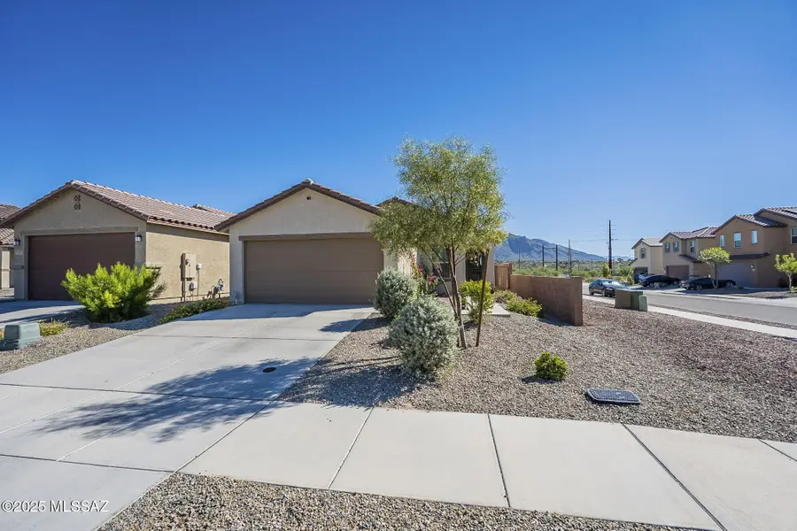 9232 N Peridot Vista Avenue, Tucson, AZ 85742 - Image #3
