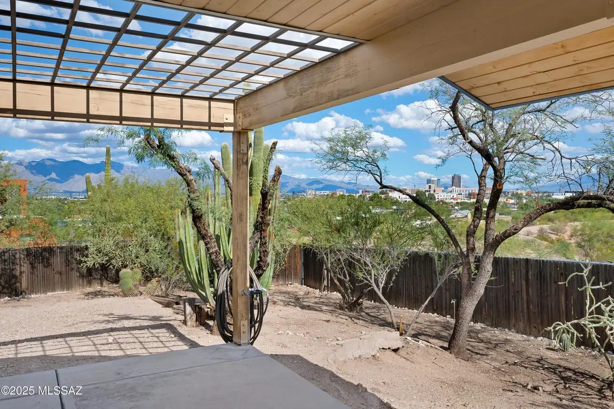 202 Sentinel Peak Road S, Tucson, AZ 85745 - Image #1