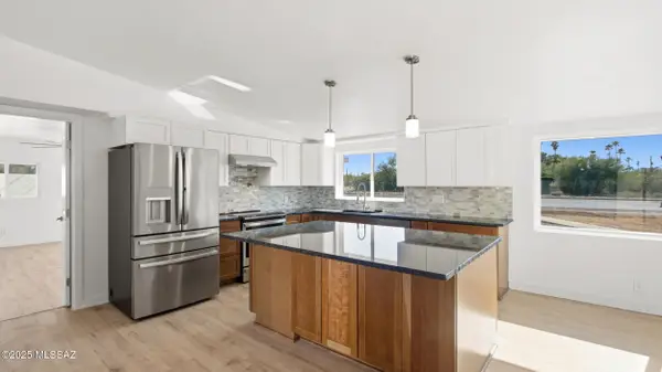 950 W Ina Road, Tucson, AZ 85704