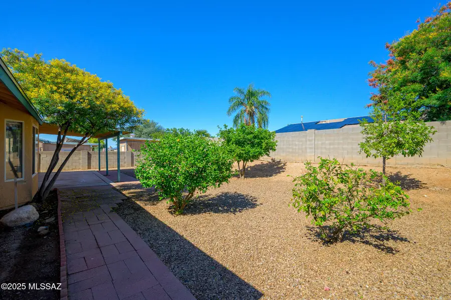 10235 E Rainbow Meadow Drive, Tucson, AZ 85747 - Image #3