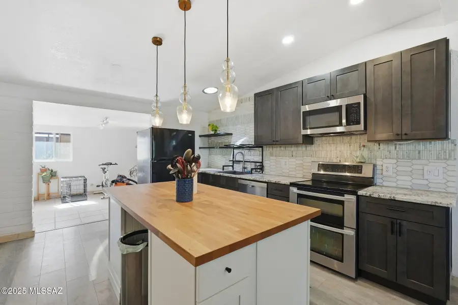 7390 N Dickinson Place, Tucson, AZ 85741 - Image #2