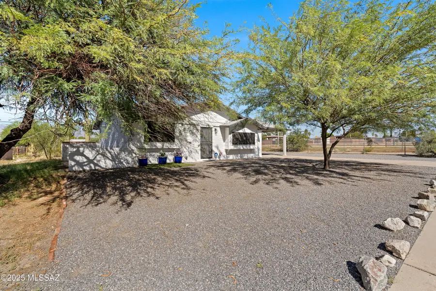 8271 E Kenyon Drive, Tucson, AZ 85710 - Image #2
