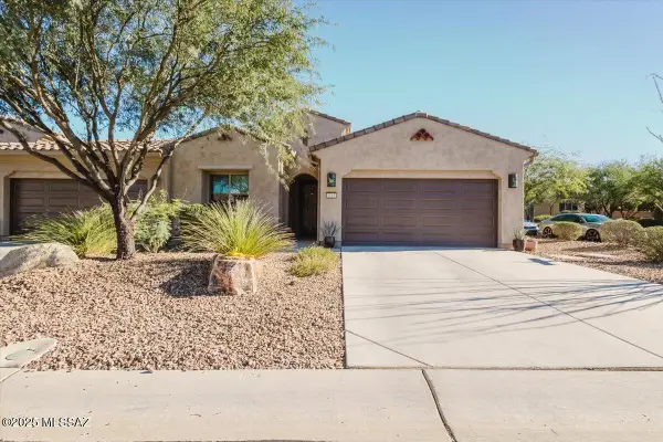 1110 N Broken Hills Drive, Green Valley, AZ 85614