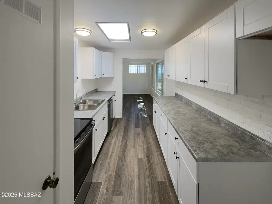 9159 E Broadway Boulevard #A, Tucson, AZ 85710 - Image #2