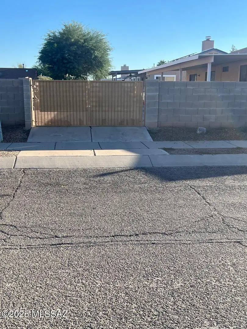 5035 S Bloomfield Drive, Tucson, AZ 85745 - Image #2