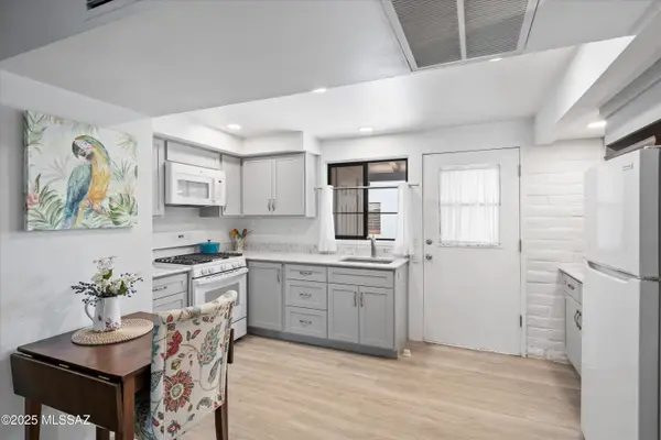 457 S Paseo Quinta #B, Green Valley, AZ 85614