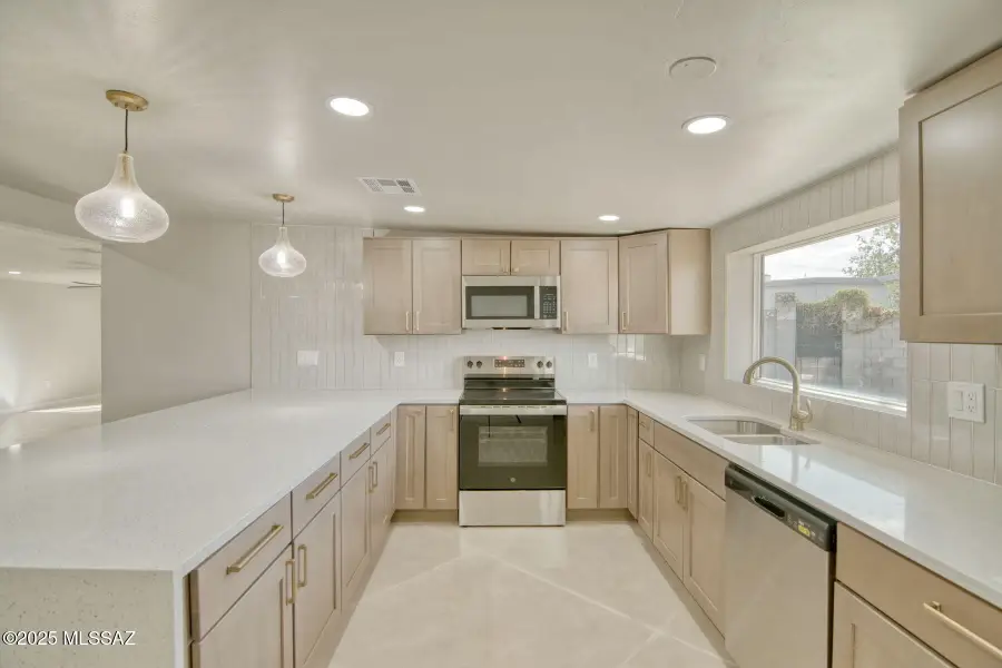 8349 E Balfour Place, Tucson, AZ 85710 - Image #2