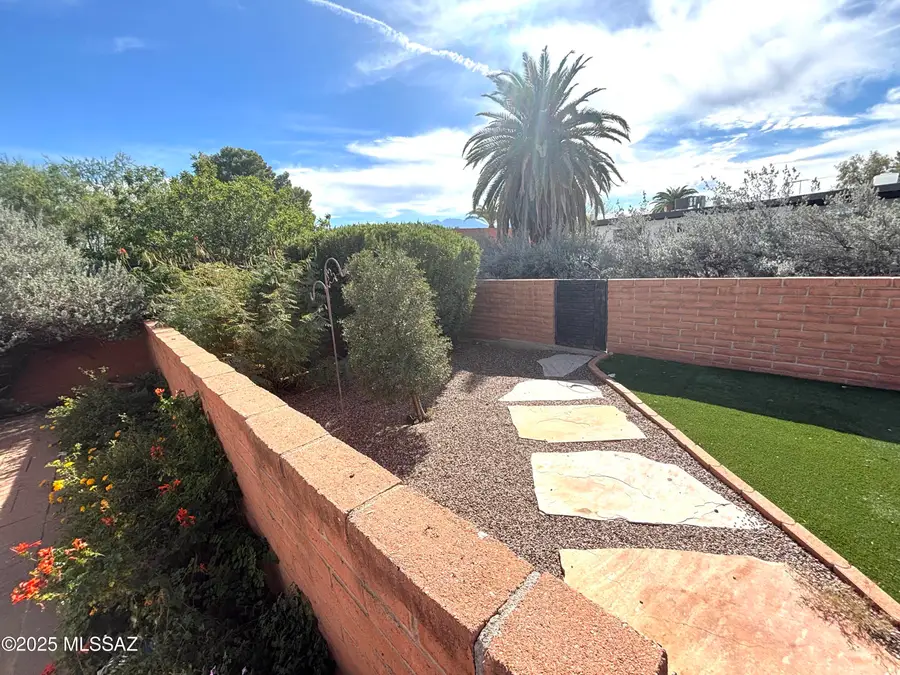 1358 S Desert Meadows Circle, Green Valley, AZ 85614 - Image #2