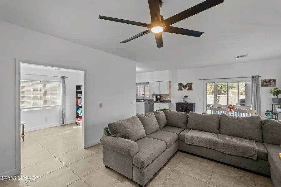 147 E Calle Puente Azul, Sahuarita, AZ 85629 - Image #3