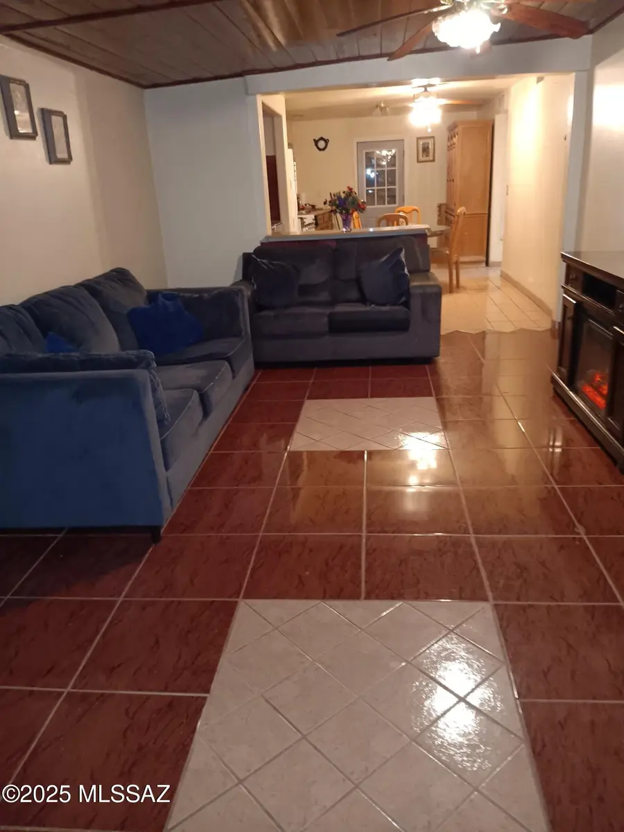 426 E Blacklidge Drive, Tucson, AZ 85705 - Image #3