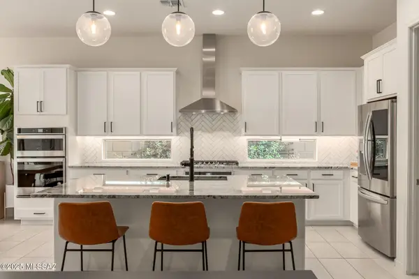 685 E Romsdalen Road, Oro Valley, AZ 85755