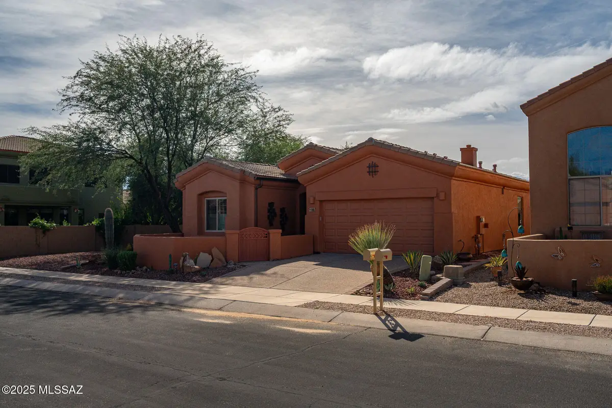 10685 N Hewitt Place, Tucson, AZ 85737 - Image #1