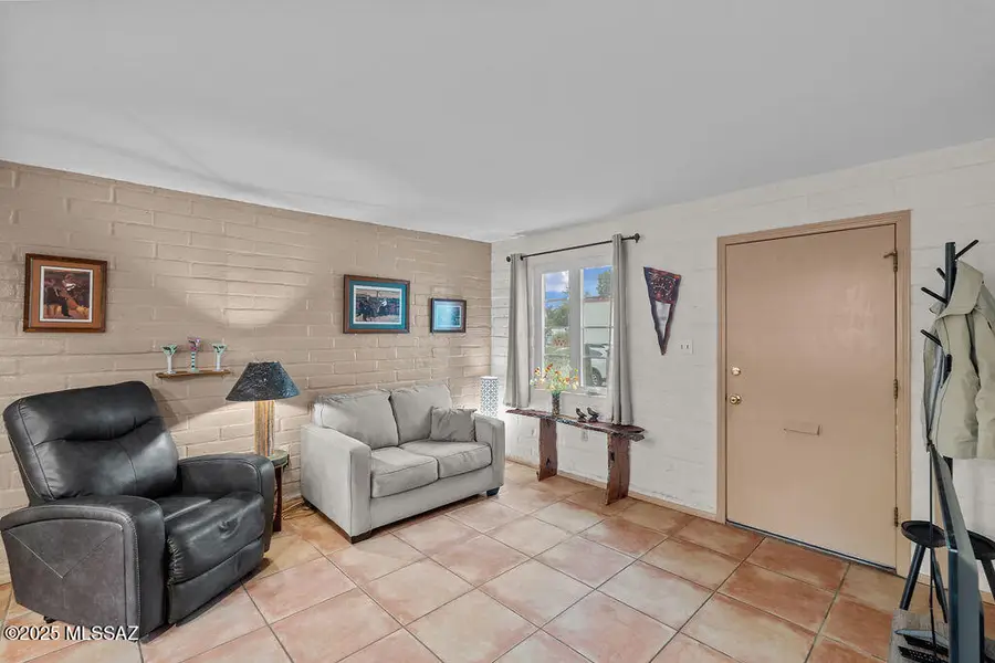 136 W Camino Alameda #B, Green Valley, AZ 85614 - Image #3