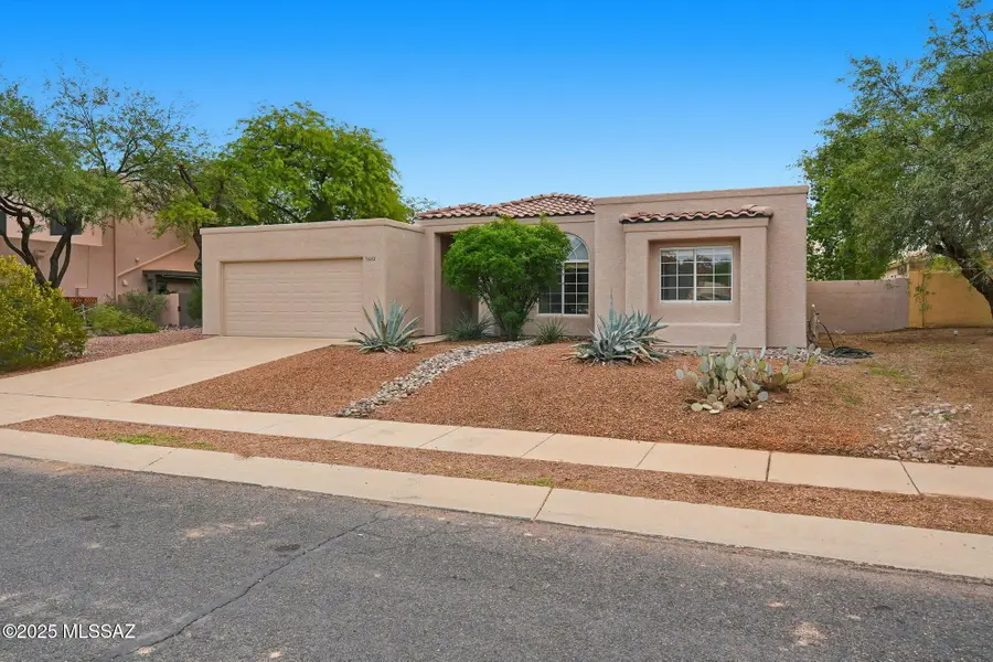 9042 N Sanguine Drive, Tucson, AZ 85743 - Image #2