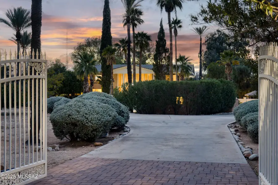 6727 N Pomelo Drive, Tucson, AZ 85704 - Image #2