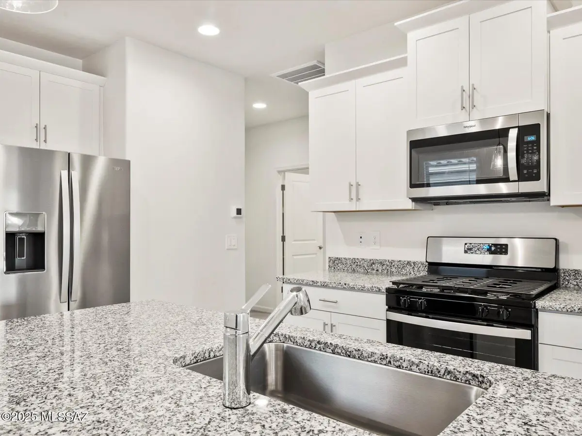 9807 N Summerstone Avenue, Tucson, AZ 85743 - Image #1