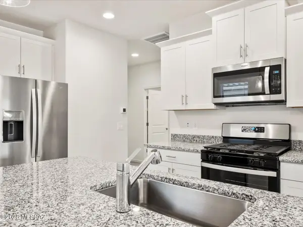 9807 N Summerstone Avenue, Tucson, AZ 85743