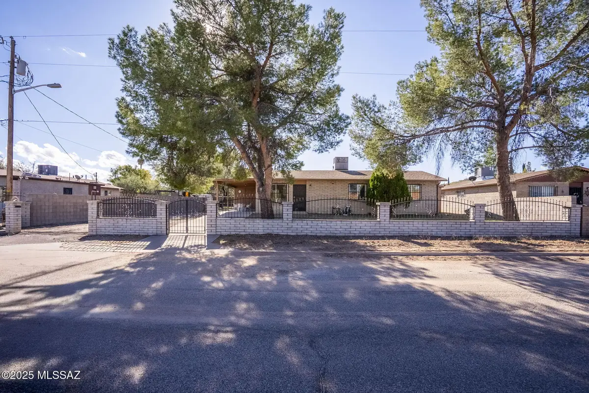 435 Calle Azulejo, Rio Rico, AZ 85648 - Image #1