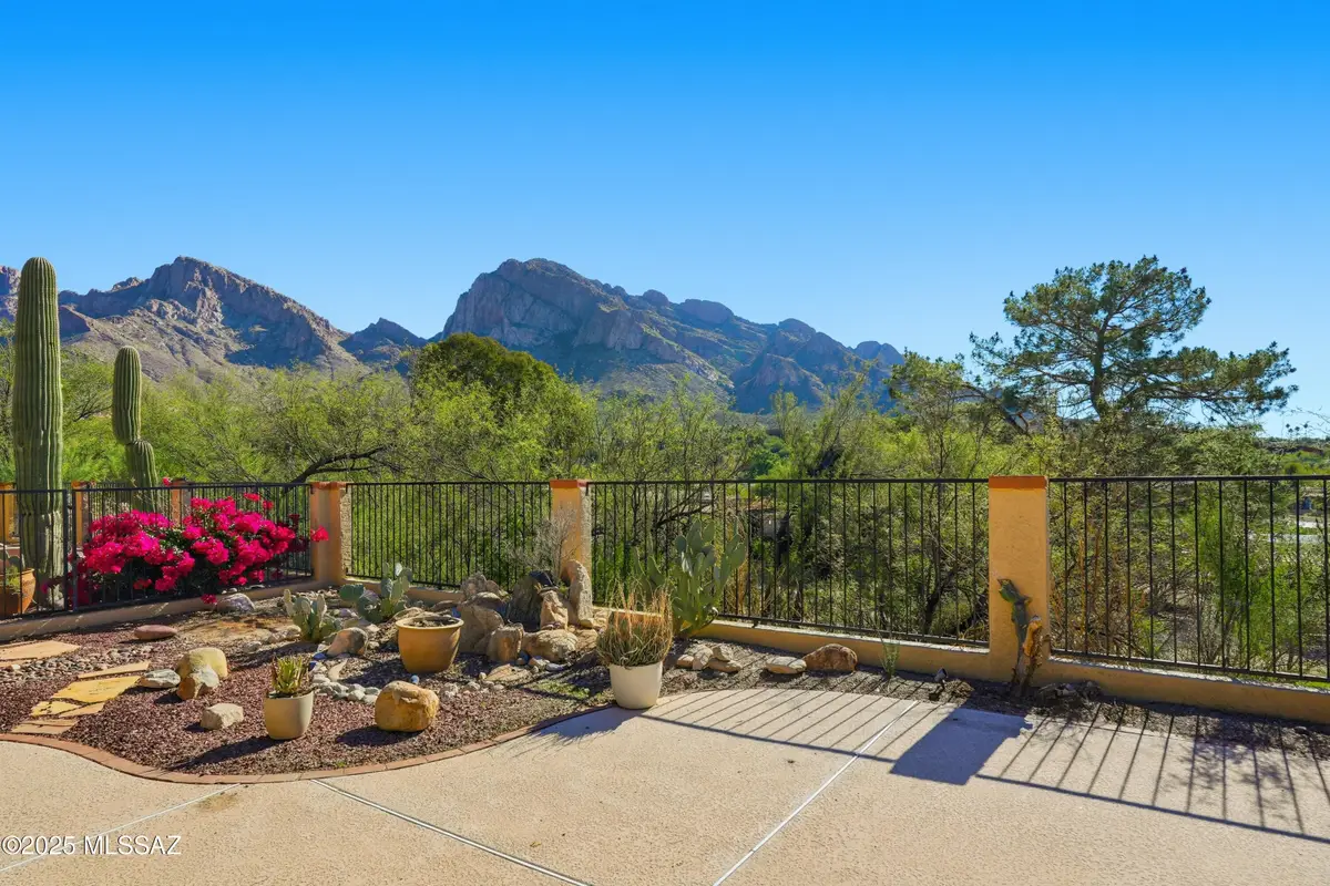 848 E Camino Diestro, Oro Valley, AZ 85704 - Image #1