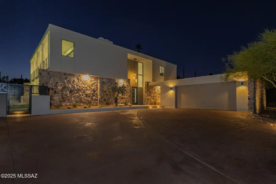 6735 N Camino Padre Isidoro, Tucson, AZ 85718 - Image #2