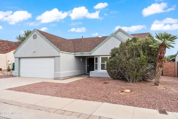 7848 N Roundstone Drive, Tucson, AZ 85741