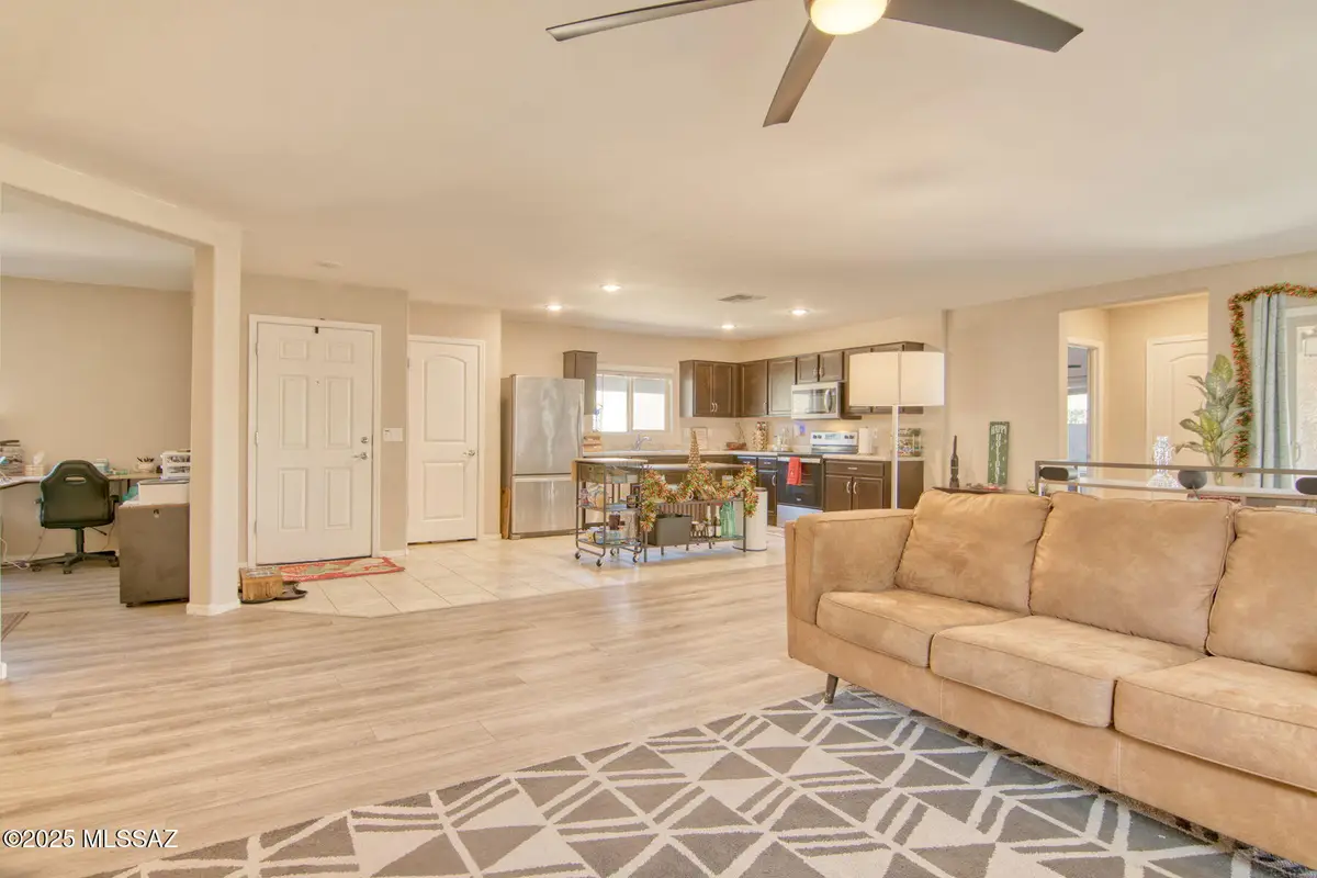 105 E Manor View Road, Tucson, AZ 85756 - Image #1