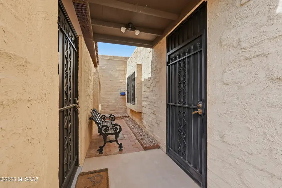 950 W Calle Del Regalo, Green Valley, AZ 85614 - Image #2