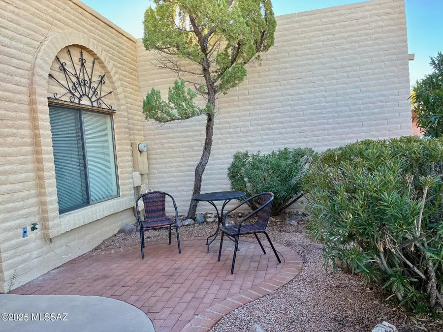 1571 W Calle De Plata, Green Valley, AZ 85622 - Image #2