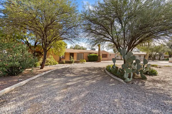 325 S Calle De La Azucena, Tucson, AZ 85711