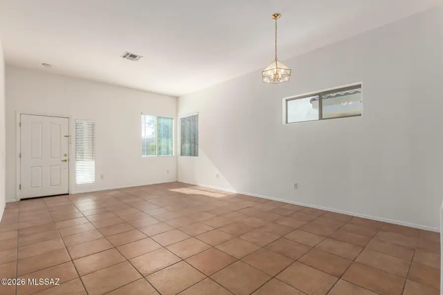 335 E Calle Nacrita, Green Valley, AZ 85614 - Image #3