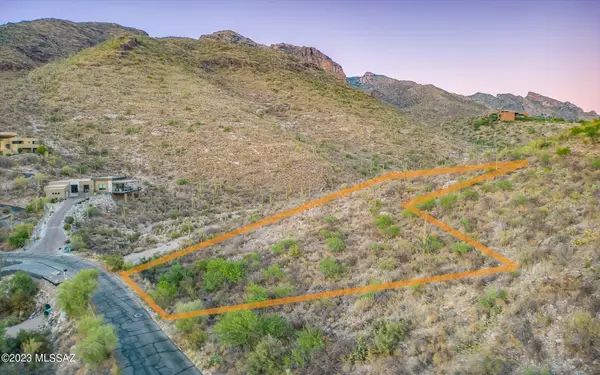 7582 N Camino Sin Vacas, Tucson, AZ 85718