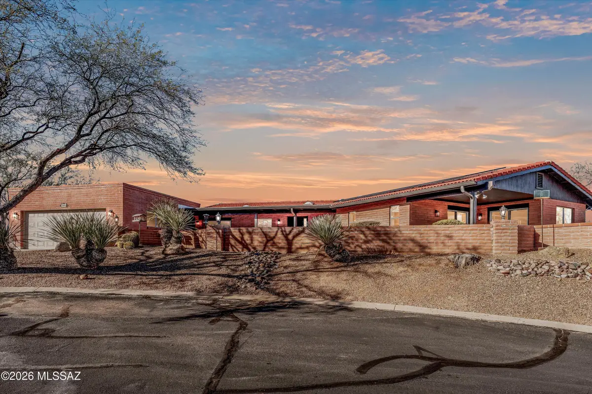 3902 S Via Del Ruisenor, Green Valley, AZ 85622 - Image #1